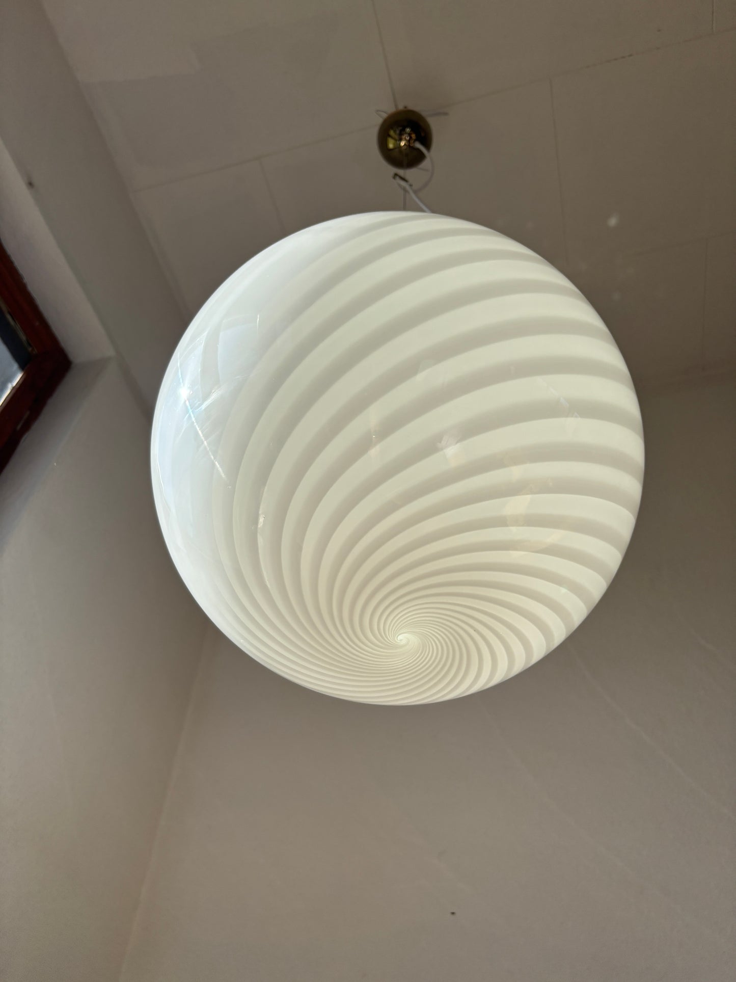 Vintage Murano pendel rund med hvidt swirl 40 cm