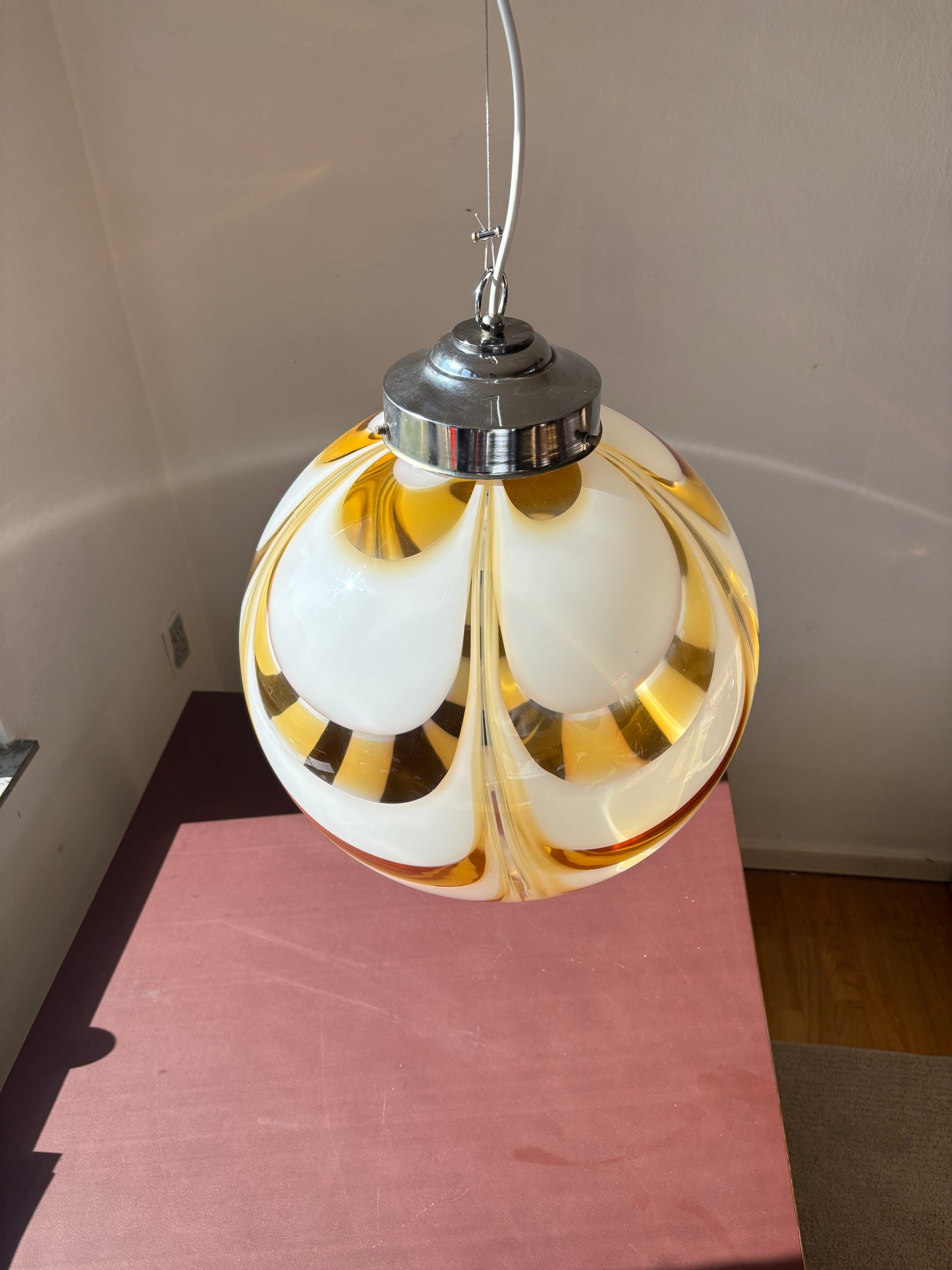 Vintage Murano pendel orange og hvidt mønster 40 cm