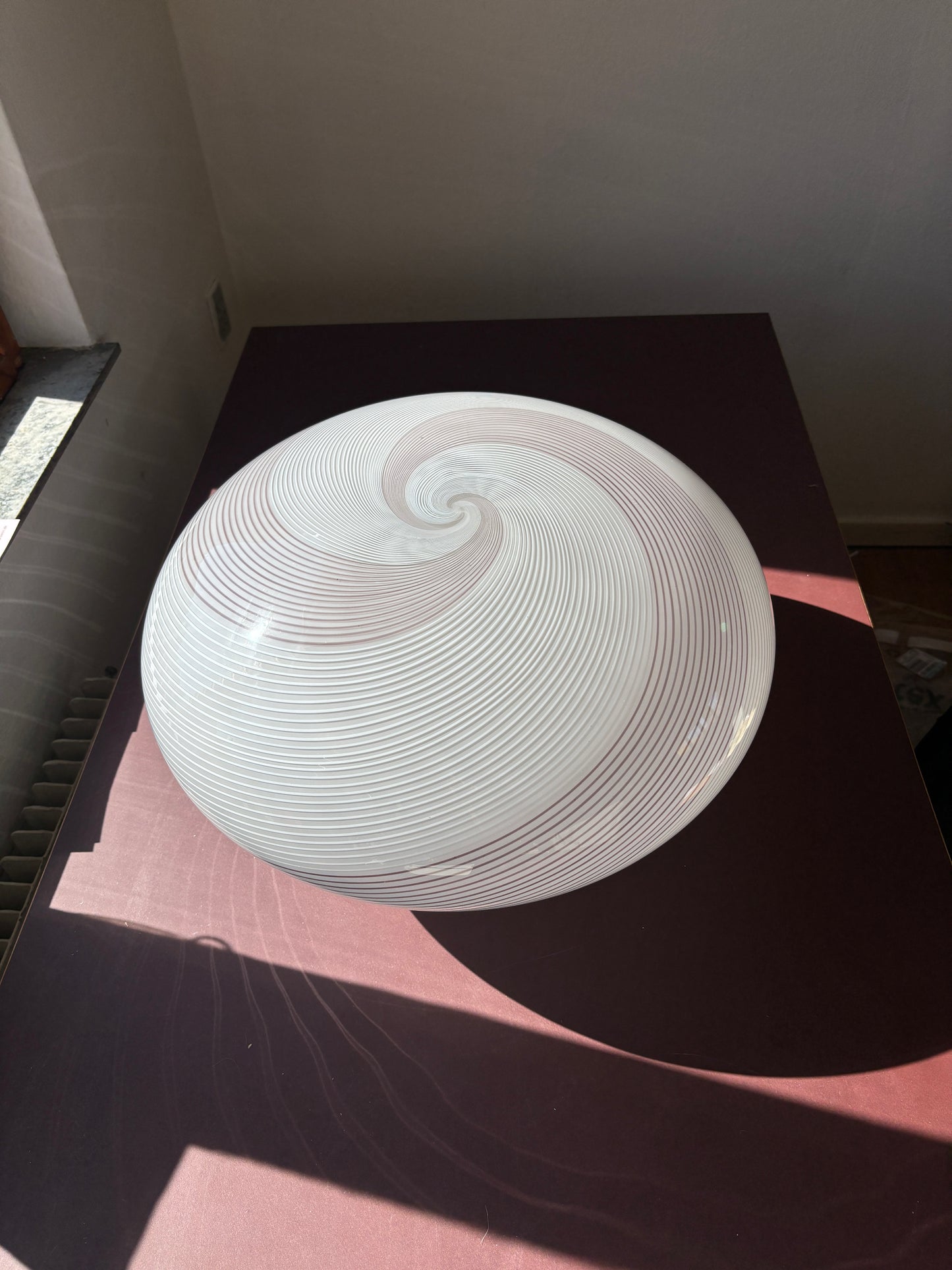 Kæmpe vintage Murano plafond opalglas med hvidt og mørkt swirl 50 cm