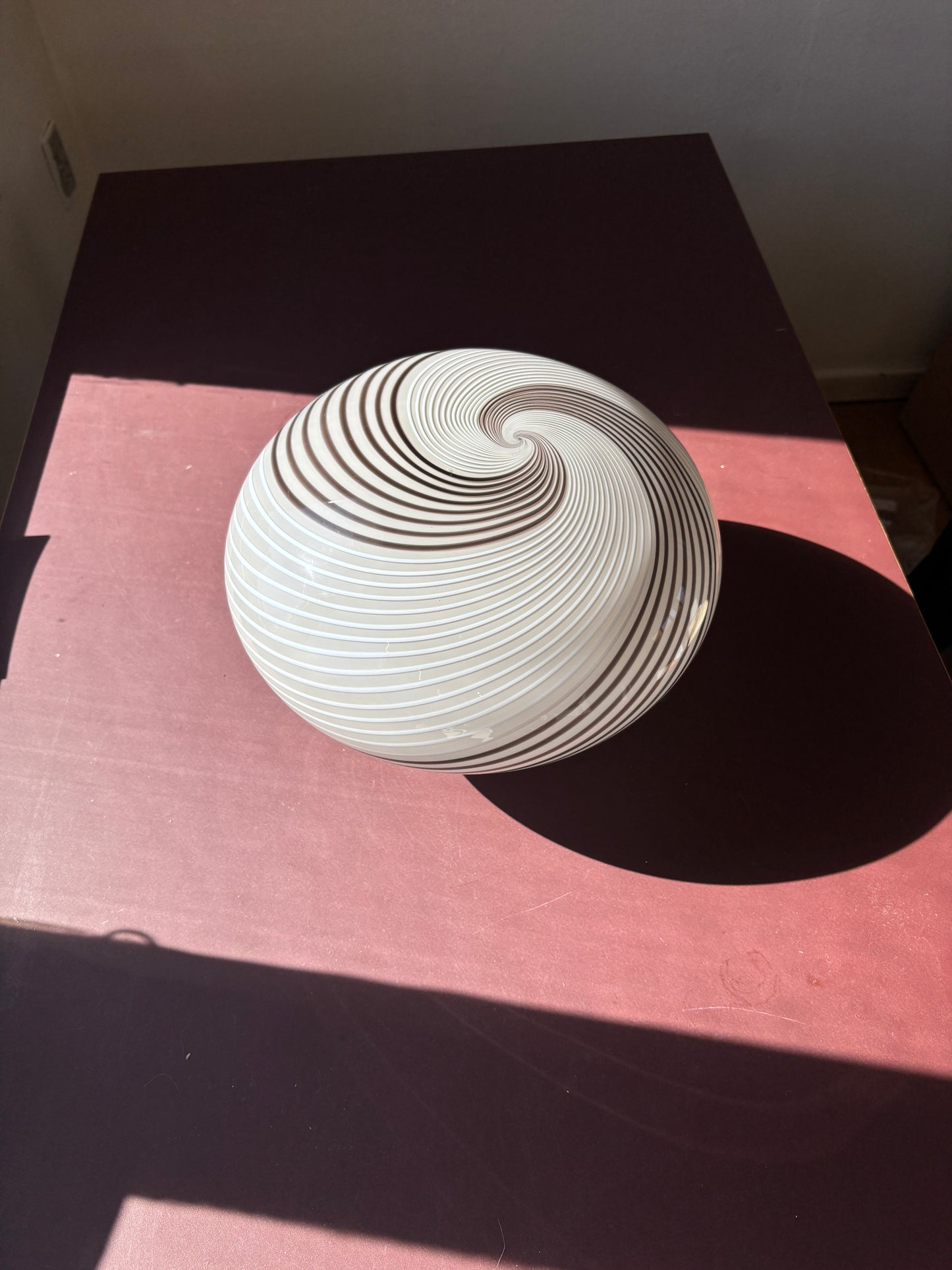 Vintage Murano plafond opalglas med hvidt og mørkt swirl 35 cm