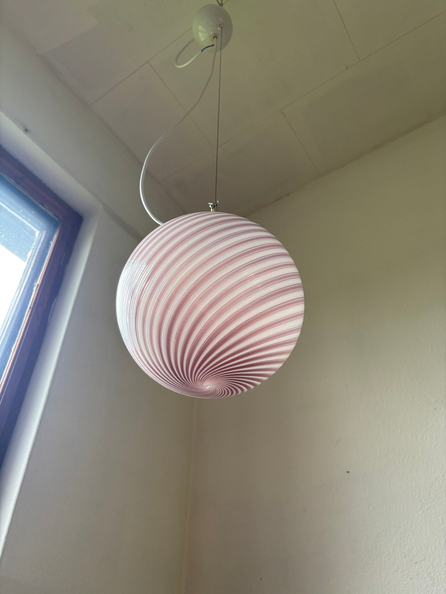 Sjælden vintage Murano pendel 25 cm med hvidt og lavendel swirl