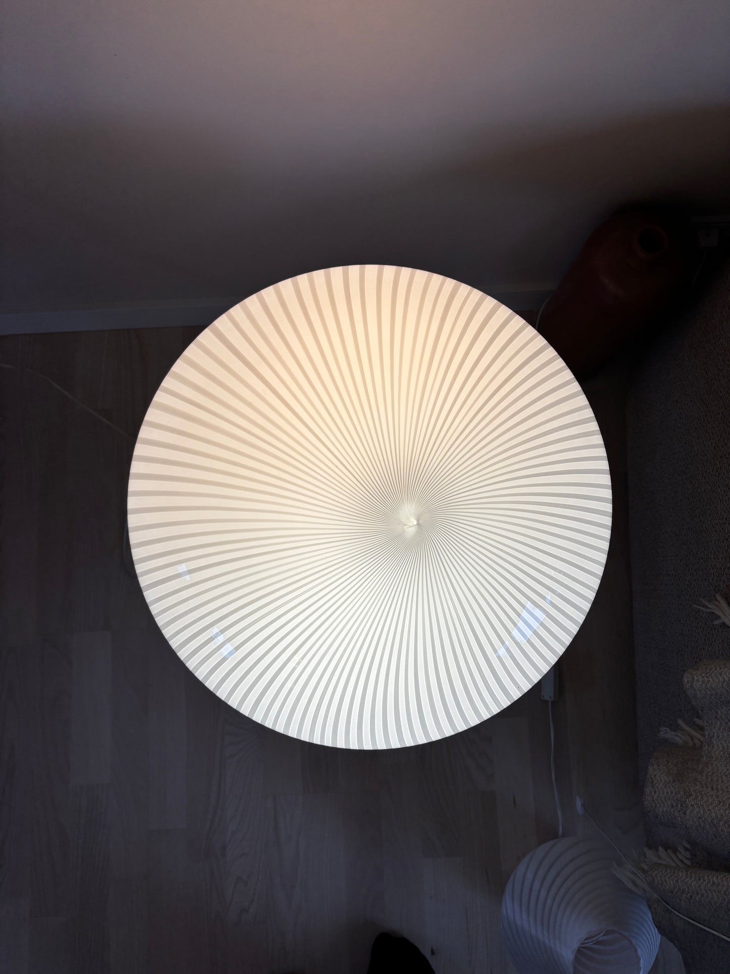 Kæmpe vintage Murano plafond med hvide vertikale striber 50 cm