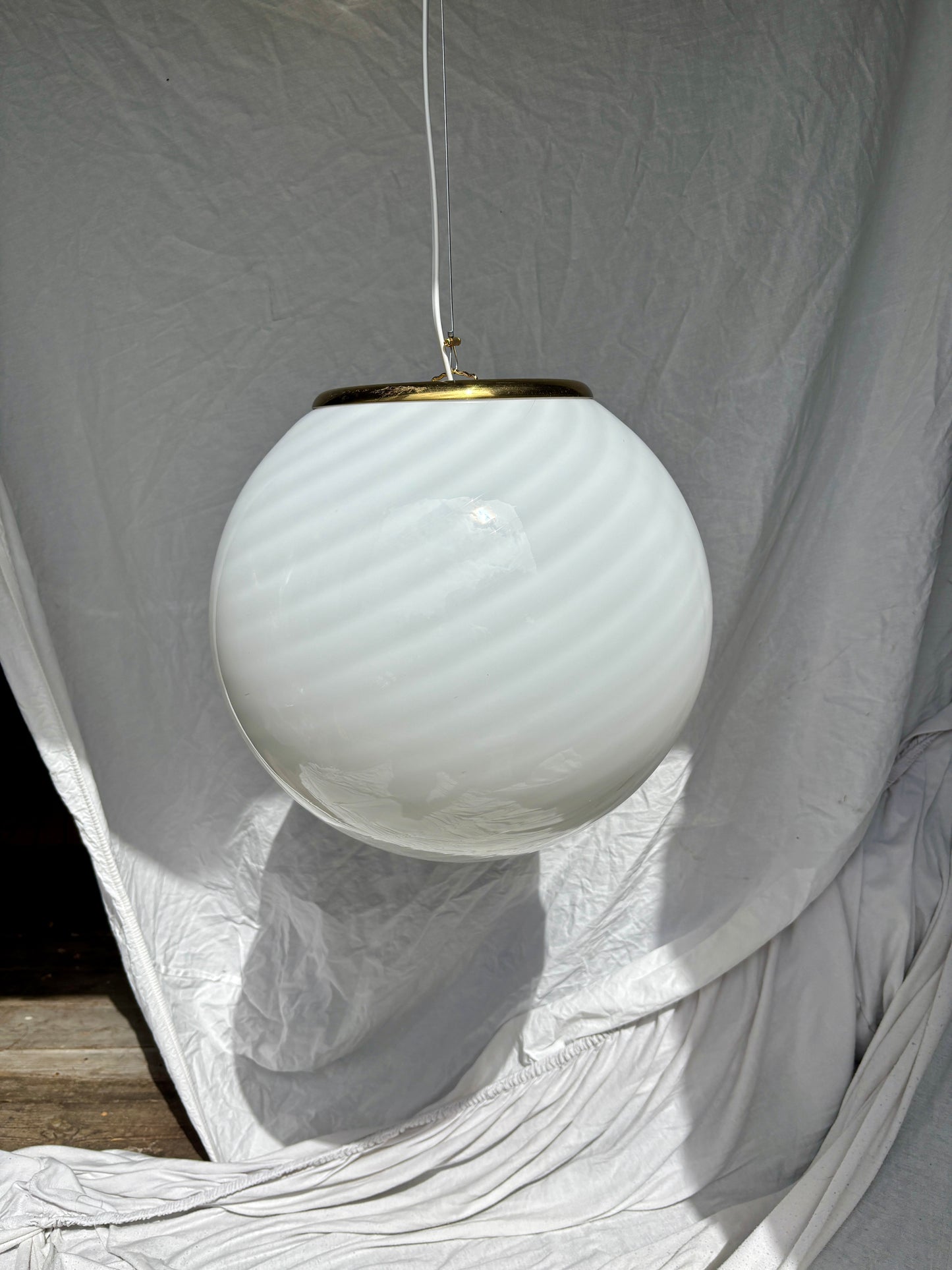 Vintage Murano pendel rundt med hvidt swirl 35 cm