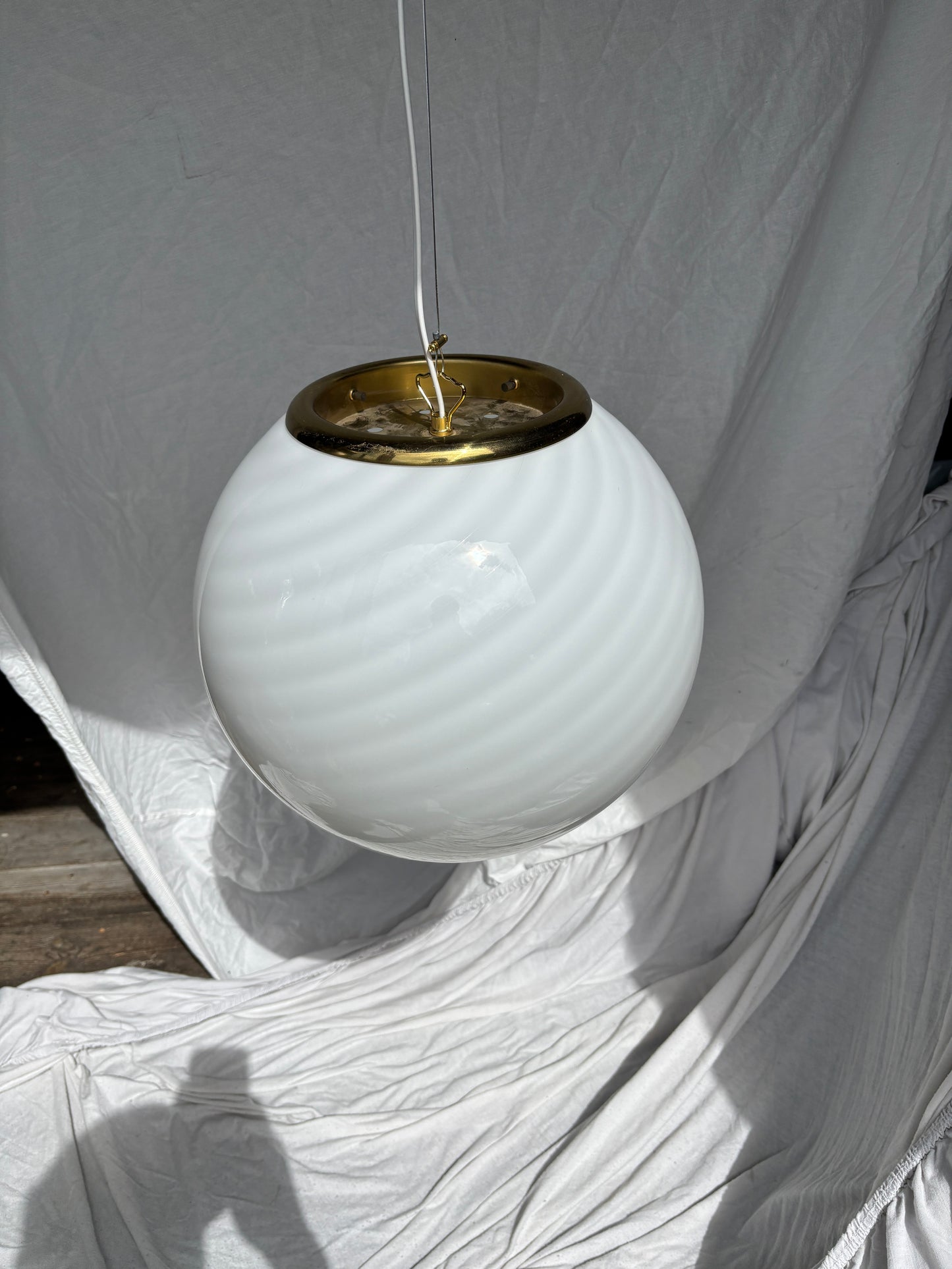 Vintage Murano pendel rundt med hvidt swirl 35 cm