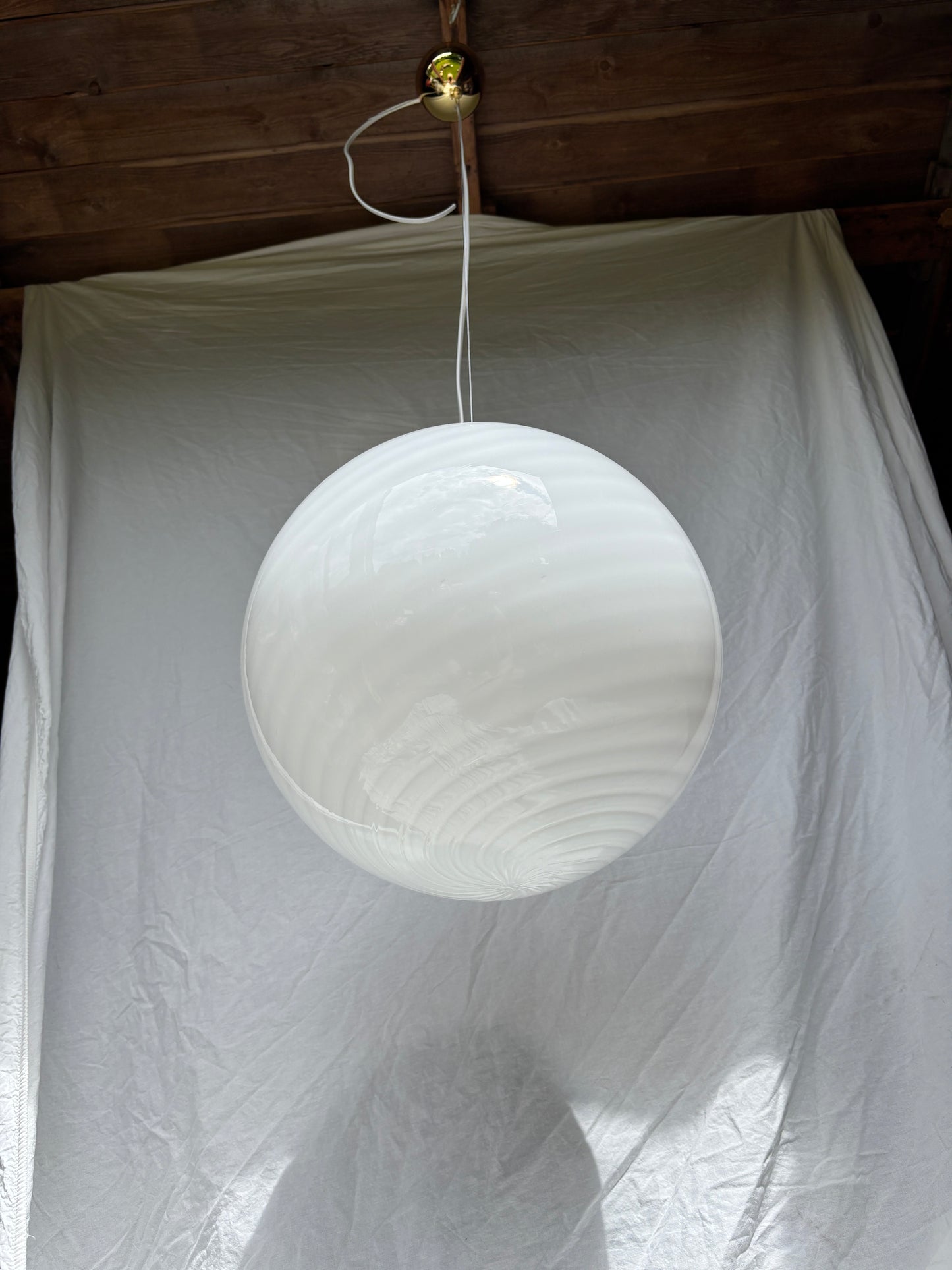 Vintage Murano pendel rundt med hvidt swirl 35 cm