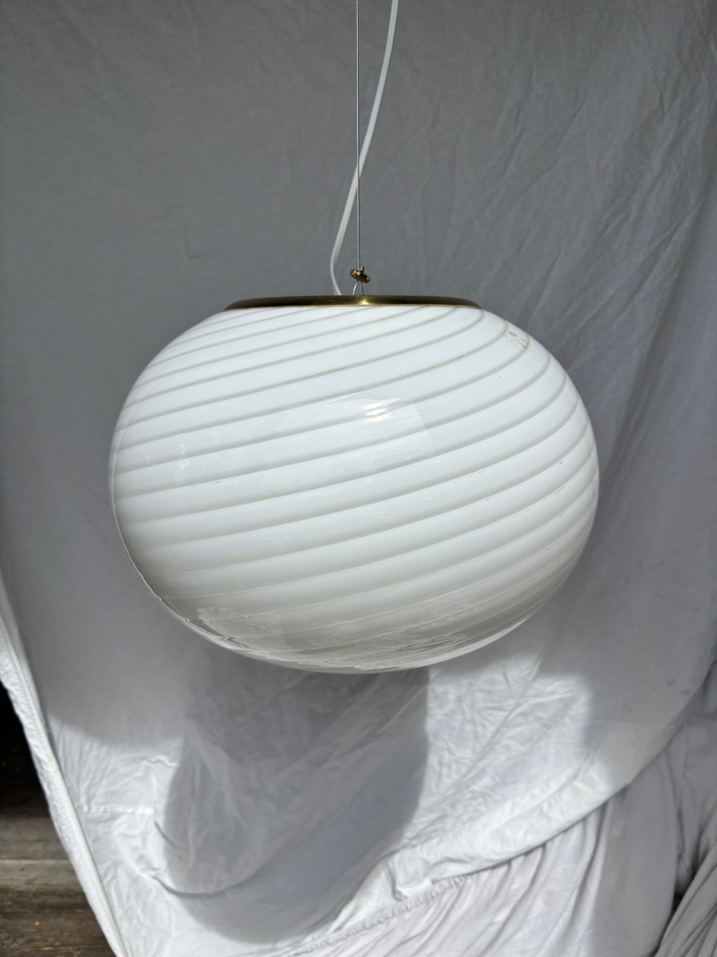 Vintage Murano Effetre pendel oval med hvidt swirl 35 cm