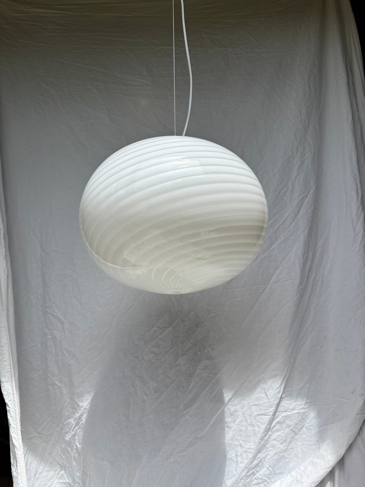 Vintage Murano Effetre pendel oval med hvidt swirl 35 cm