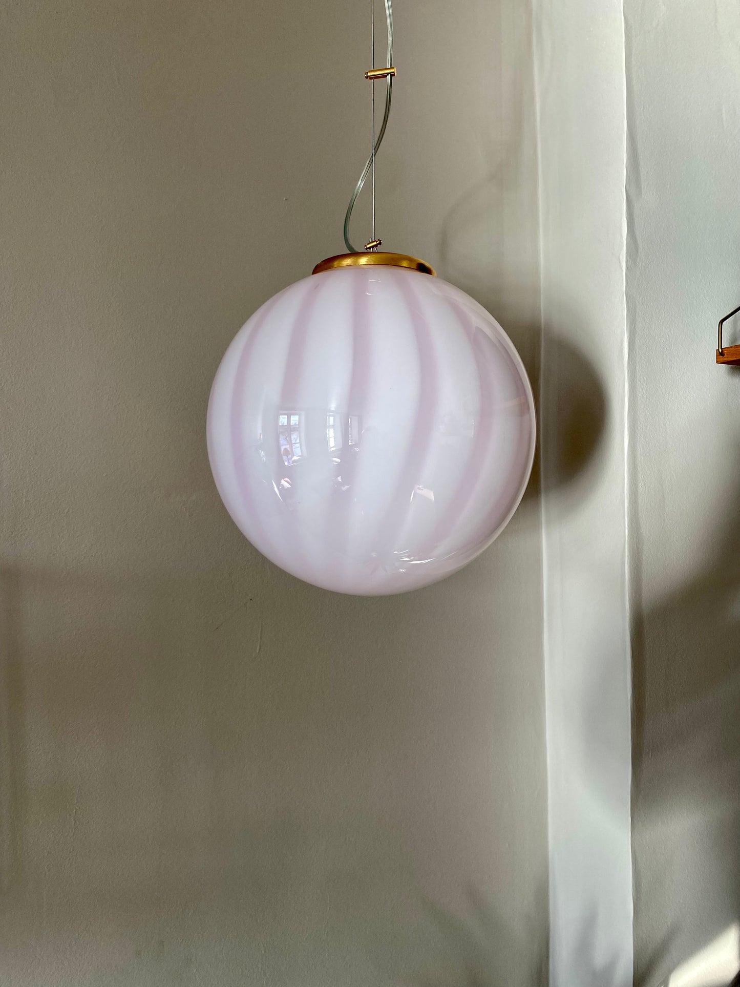 Murano loftslampe med lyserøde vertikale striber i 30 cm