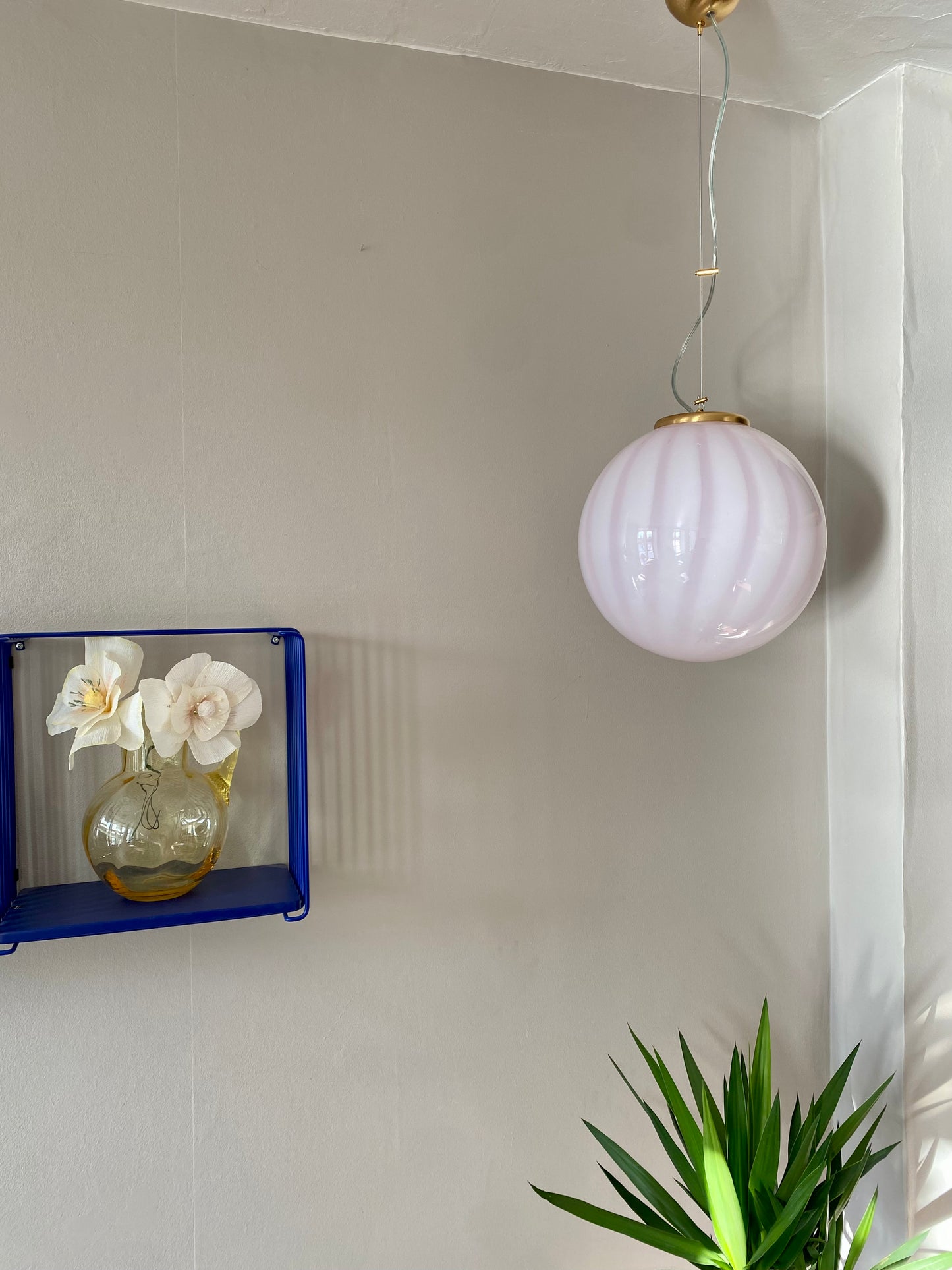 Murano loftslampe med lyserøde vertikale striber i 30 cm